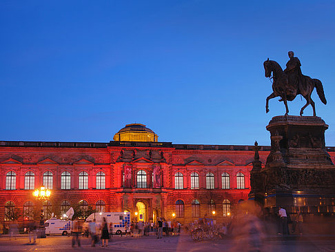 Statue und Zwinger Fotos