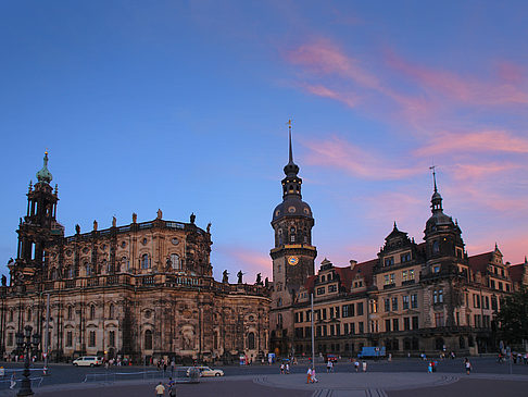 Foto Schloss und Hofkirche am Abend - Dresden
