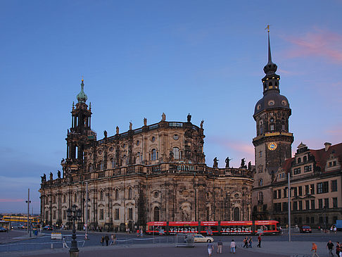 Fotos Schloss und Hofkirche am Abend | Dresden