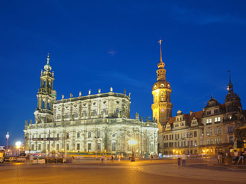 Fotos Schloss und Hofkirche nachts