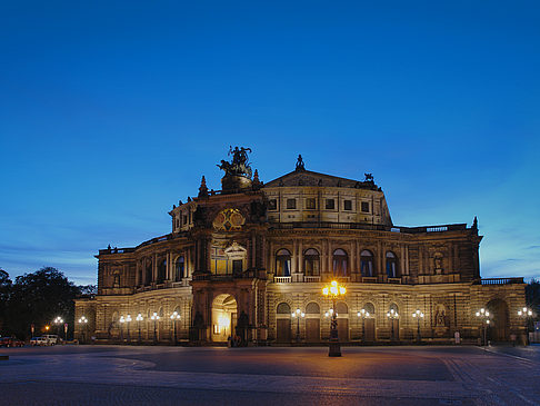 Semperoper abends