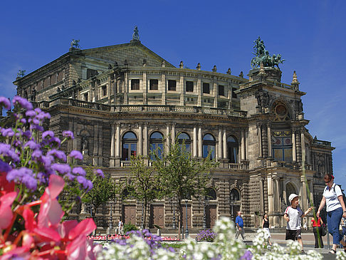 Foto Semperoper mit Blumen - Dresden