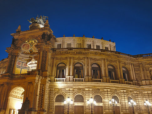 Semperoper bei Nacht Fotos
