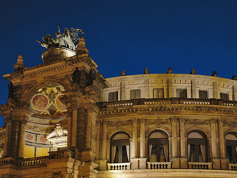 Semperoper bei Nacht Fotos