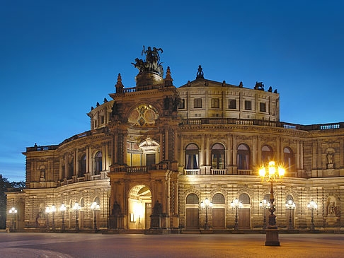 Semperoper bei Nacht Fotos