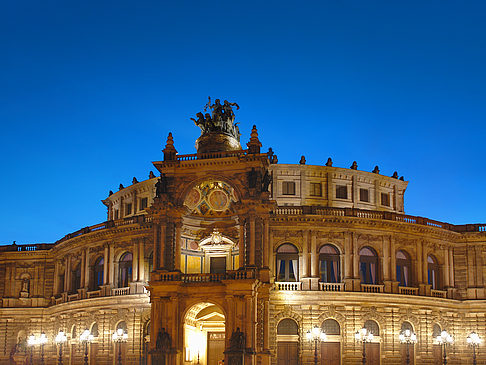 Semperoper bei Nacht Fotos