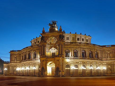Semperoper bei Nacht Foto 