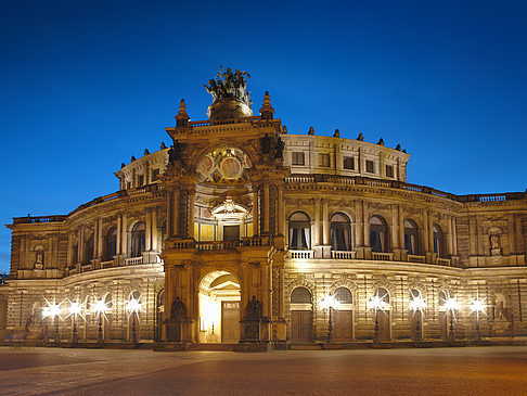 Semperoper bei Nacht
