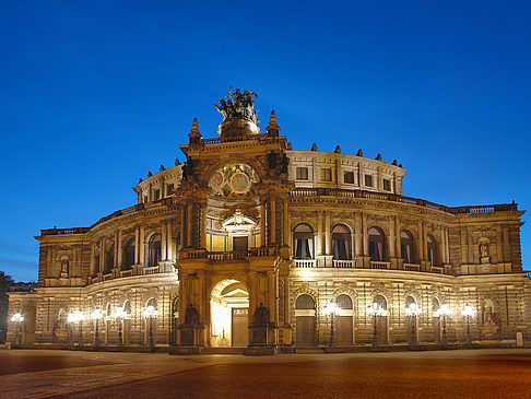 Semperoper bei Nacht Fotos
