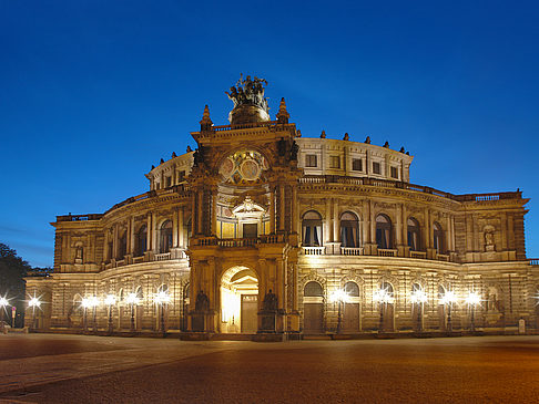 Semperoper bei Nacht Foto 