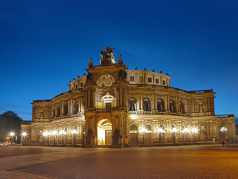 Semperoper bei Nacht Foto 