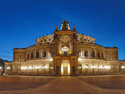Semperoper bei Nacht Fotos