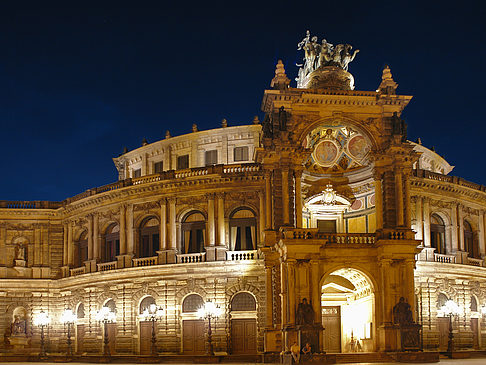 Semperoper bei Nacht Foto 