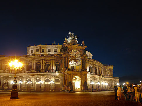 Semperoper bei Nacht Fotos