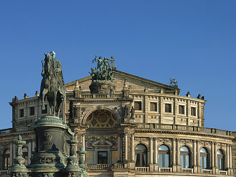 Foto Semperoper mit Statue - Dresden