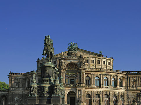 Foto Semperoper mit Statue