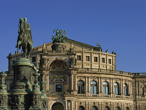 Foto Semperoper mit Statue