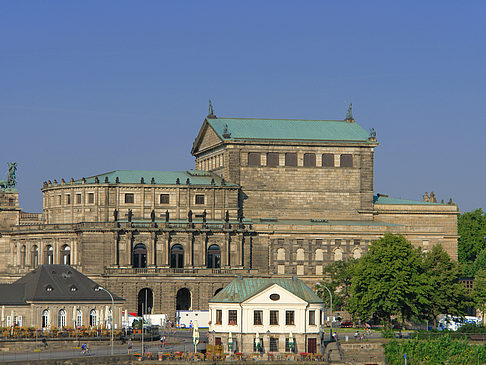 Semperoper von der Augustusbrücke Foto 