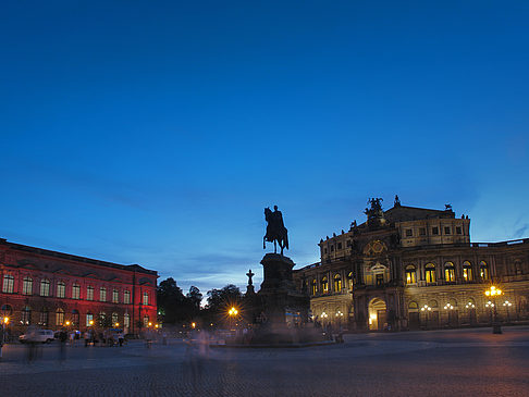 Fotos Theaterplatz abends