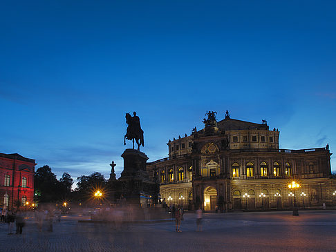 Theaterplatz abends