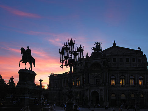 Theaterplatz abends Foto 
