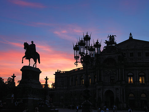 Theaterplatz abends Fotos