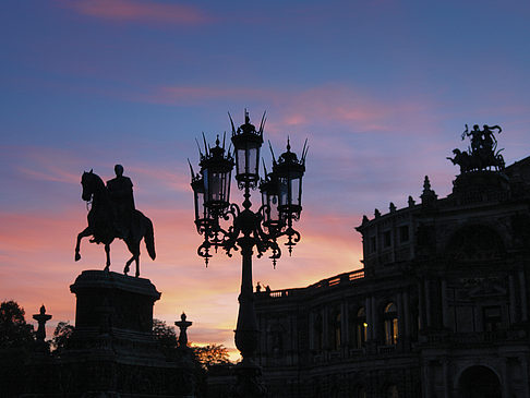 Fotos Theaterplatz abends