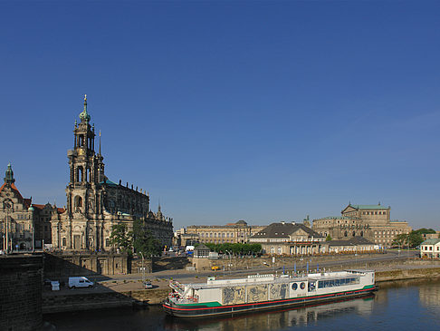 Blick auf den Theaterplatz