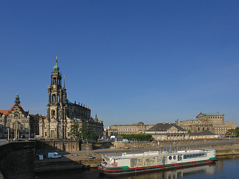 Blick auf den Theaterplatz