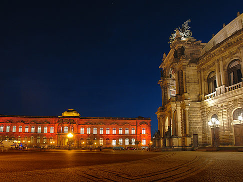 Foto Theaterplatz nachts