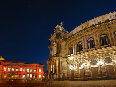 Theaterplatz nachts