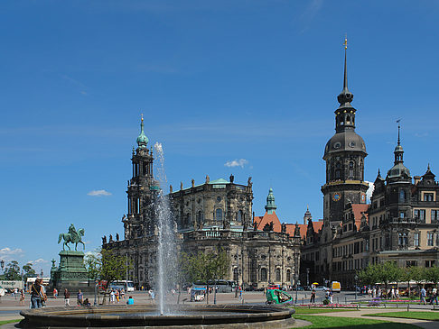 Schloss und Hofkirche Foto 