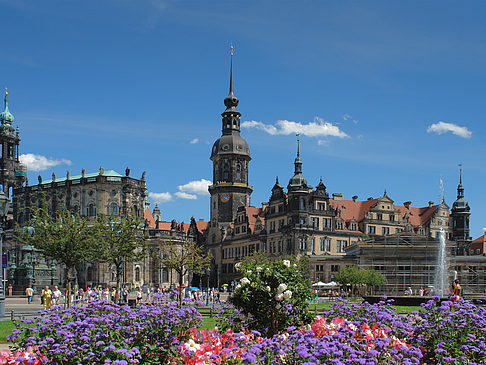 Schloss und Hofkirche Fotos
