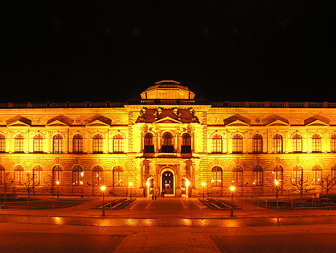 Dresdner Zwinger bei Nacht Foto 