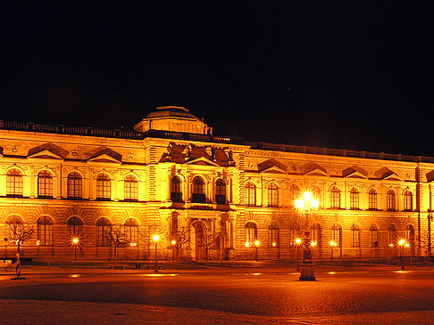 Dresdner Zwinger bei Nacht