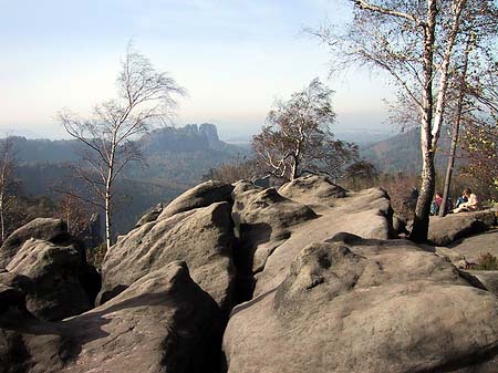 Felsen entlang der Wanderwege