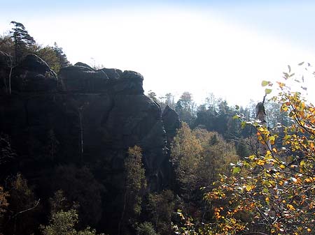 Foto Felsen entlang der Wanderwege