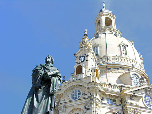 Martin Luther Denkmal an der Frauenkirche Fotos