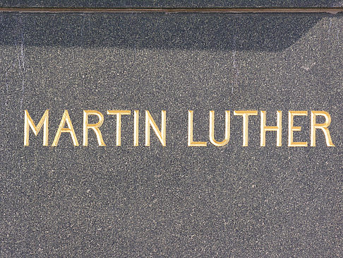 Martin Luther Denkmal an der Frauenkirche Fotos