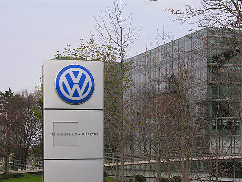 Foto Volkswagen an der Glaesernen Manufaktur - Dresden