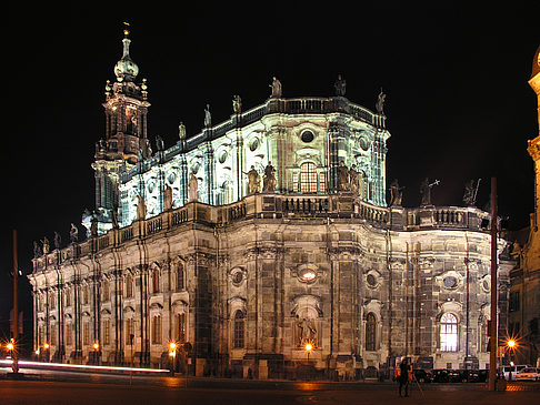 Hofkirche bei Nacht Fotos