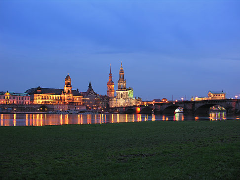 Fotos Hofkirche bei Nacht
