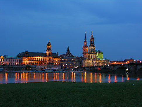 Hofkirche bei Nacht Fotos