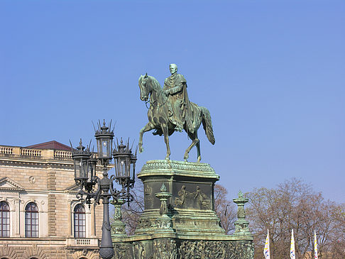 König Johann Denkmal Fotos